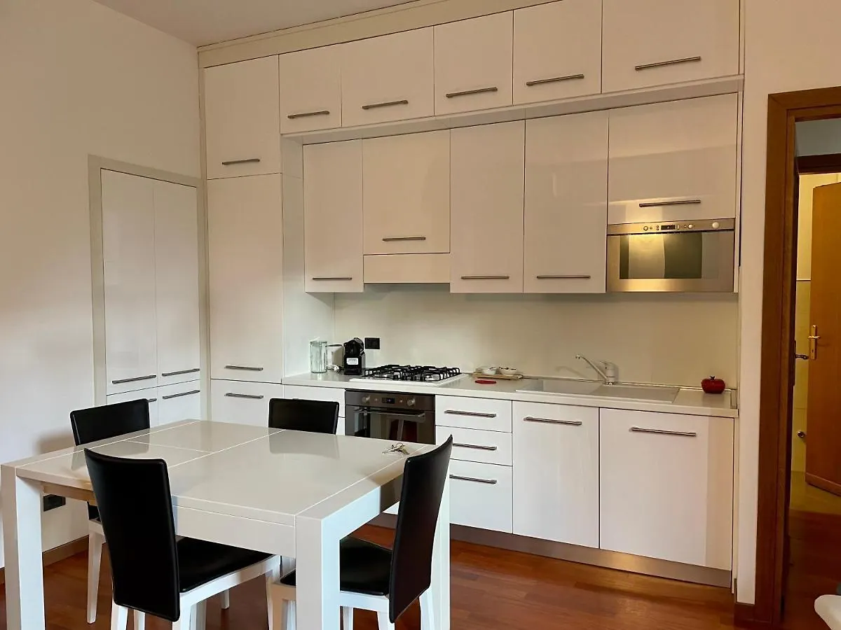 Apartamento La Casa Di Ringhiera In Sarpi-Sempione-Moscova Milán 0*,  Italia