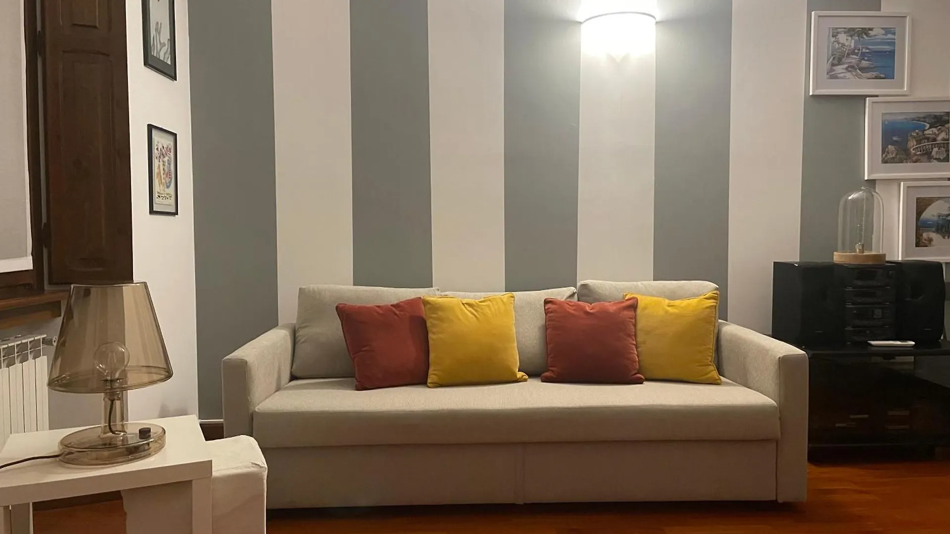 La Casa Di Ringhiera In Sarpi-Sempione-Moscova contacts